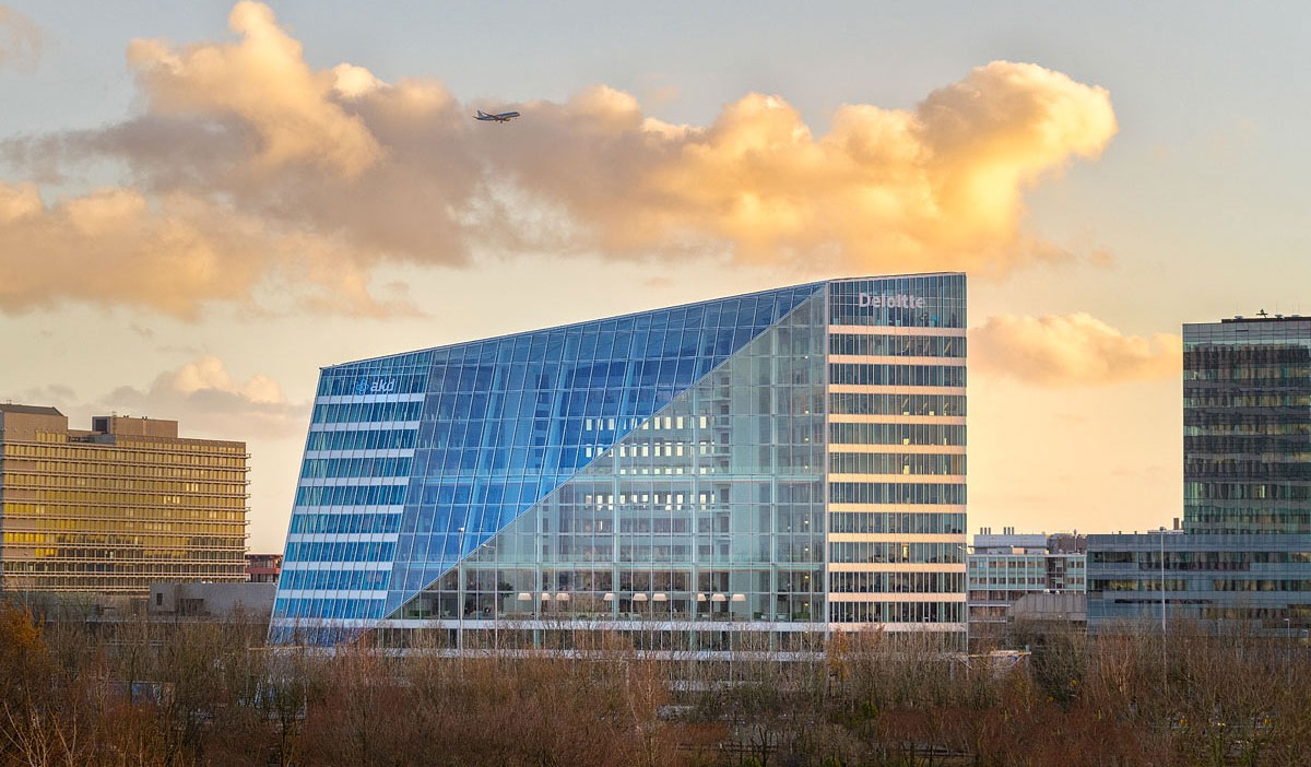 the edge van deloitte wordt voorzien van virusvrije lift kantoor tilleman 20141210 0124 2